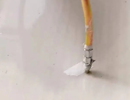 福州瓷砖空鼓维修公司专业解答在瓷砖铺贴过程中，如果使用的砂料过粗（如全部使用了粗砂），可能会导致以下问题